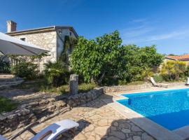 Family friendly house with a swimming pool Bajcici, Krk - 17293, vila v destinaci Malinska