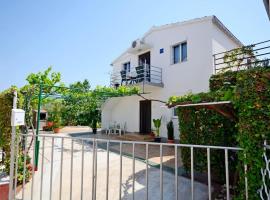 Apartments with parking space Rogoznica - 17318