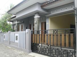 Homestay Jogja Omah Palagan, vila v destinaci Kejayan