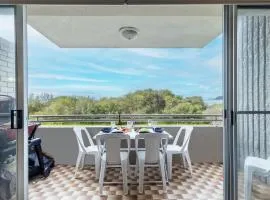 Ocean Shores, 5 27 Weatherly Close - waterfront unit with views to Shoal Bay and wifi