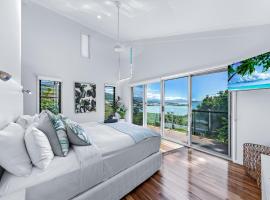 MANDALAY ESCAPE, SECLUSION & SERENITY WITH A POOL, vacation home in Airlie Beach