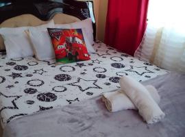 Pet Friendly Staycation near Villa Ardin, hotel v destinaci Cainta
