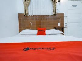 RedDoorz near Pantai Pandan Sibolga, hôtel à Halangan