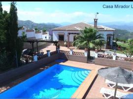 Casa Mirador Las claras Con Piscina privada jardin y AireAcodicionado, feriebolig i Iznate
