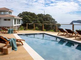 Wishome- Impresionante casa sobre el mar con piscina privada para un verano más suave, hotel en Pechón
