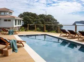 Wishome - Exclusiva villa con piscina al borde del mar con vistas de película