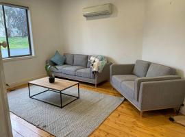 Walnut House - Hargreaves St close to Lake Weeroona, hotel i Bendigo