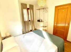 ACOGEDOR PISO EN SORT CON PISCINA, hotel u gradu Sort