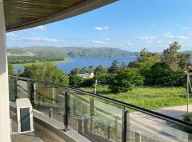 Departamento con vistas al lago en Veneto Village, hotel in Villa Parque Siquiman