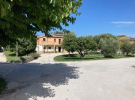 Azienda Agrituristica Le Bucoliche, hotel met parkeren in Osimo