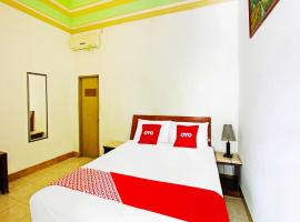 OYO 91564 Ayodya Guest House, hotell med basseng i Mataram