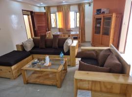 CHAMBRES PRIVEES CLIMATISEES-DOUCHES PERSONNELLES-NEFLIX-SALON, homestay in Dakar