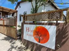Hostal Blood Moon