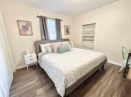 *Pristine Pad * King Bed *Duke * Long Term Stays*, holiday rental in Durham