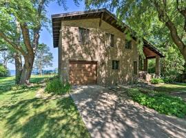 Lake Erie House with Private Yard and Fire Pit, vila v destinaci Brocton