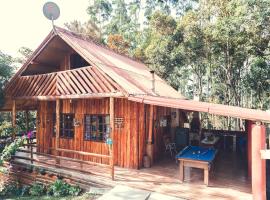 Chalé incrível c/ piscina, Águas Mornas - SC, hotel in Aguas Mornas