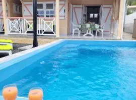 La Maison du Pécheur 97280 vous propose 2 bungalow, 2 Piscine privé avec jaccuzi intégrés, a 5 min de la plage et 2 min du port de pêche