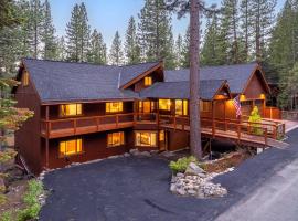 Expansive Tahoe Escape with Hot Tub Ski and Hike, hotel in Incline Village