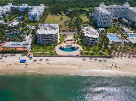 Ocean Front Condo with Pool Sleeps 6 Adults-Quinta del Mar 203, отель в городе Нуэво-Вальярта