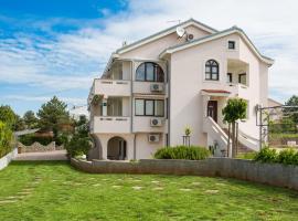 Apartment Punat 17857b, hotel di Punat