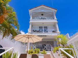 Bianca Bay 3 Bedroom West Coast Beach Front Villa, hôtel à Saint James