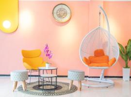 Sans Hotel Queen Batu, hotel di Sumberbrantas