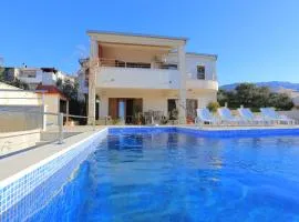 Apartments with a swimming pool Zrnovnica, Split - 18147