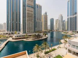 Bright and spacious 3 bedrooms with Lake views in JLT near Dubai Marina and JBR, hotel i Dubai