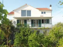 Apartments with a parking space Murter - 18186