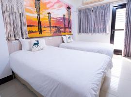 Jin Da Paint B&B, hotel v destinaci Jinning