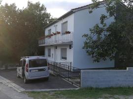 Apartments with a parking space Kamenjak, Crikvenica - 18348, apartmen di Grižane