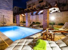 Luxury villa with a swimming pool Novigrad - 18339