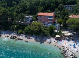 Rooms by the sea Moscenicka Draga, Opatija - 18473, hotel en Mošćenička Draga