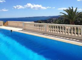 Appartement, parc arboré, piscine panoramique sur golf de St Tropez, hotel en Les Issambres