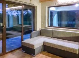 Stunning Home In Dolistowo Stare, hotel in Dolistowo Stare