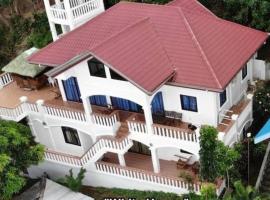 Charming 6-Bed House in Puerto Galera, hotel in Puerto Galera