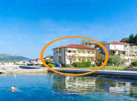 Apartments Darko by the sea, ξενοδοχείο σε Supetarska Draga