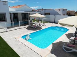 Ideal for family holidays, near beach and golf- Casa James، فندق في La Guirra