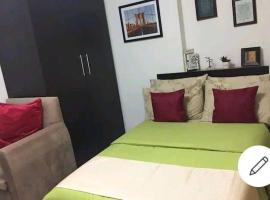 Jenny's Cozy Place with Wifi，位于曼达维市的酒店