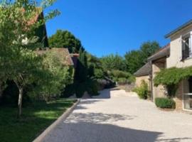 Villa spacieuse très élégante idéale à la détente, budget hotel sa Lamargelle