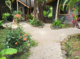 Casa el Colibrí, hotel en Parrita