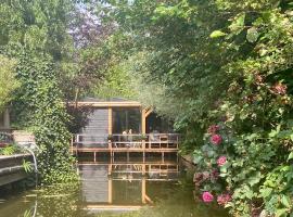 Casa aan de Plas, B&B met sauna en hottub of jacuzzi – hotel w mieście Nieuwkoop