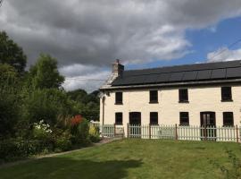 Cobblers Cottage in Brecon Beacons, hotel with parking in Brecon