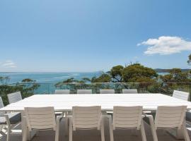 The Family Entertainer - with sweeping water views, lodging in Salamander Bay