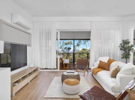 Seascape Retreat - Magnificent 5 Bedroom Home, hotel in Nelson Bay