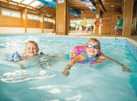 Woodland Vale Holiday Park, hotel in Ludchurch