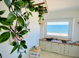 Seafront Holidays & Workstays, hotel in Molfetta