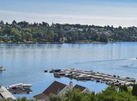 Cozy Home In Melsomvik With House Sea View, feriebolig i Melsomvik