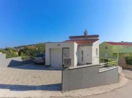 Family friendly house with a swimming pool Vinisce, Trogir - 19001