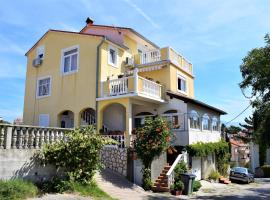 Apartments and rooms with parking space Lopar, Rab - 19238, hotel di Lopar